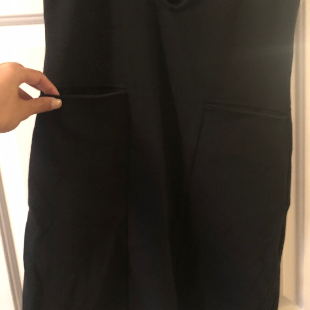 Cute black V neck dress with pockets